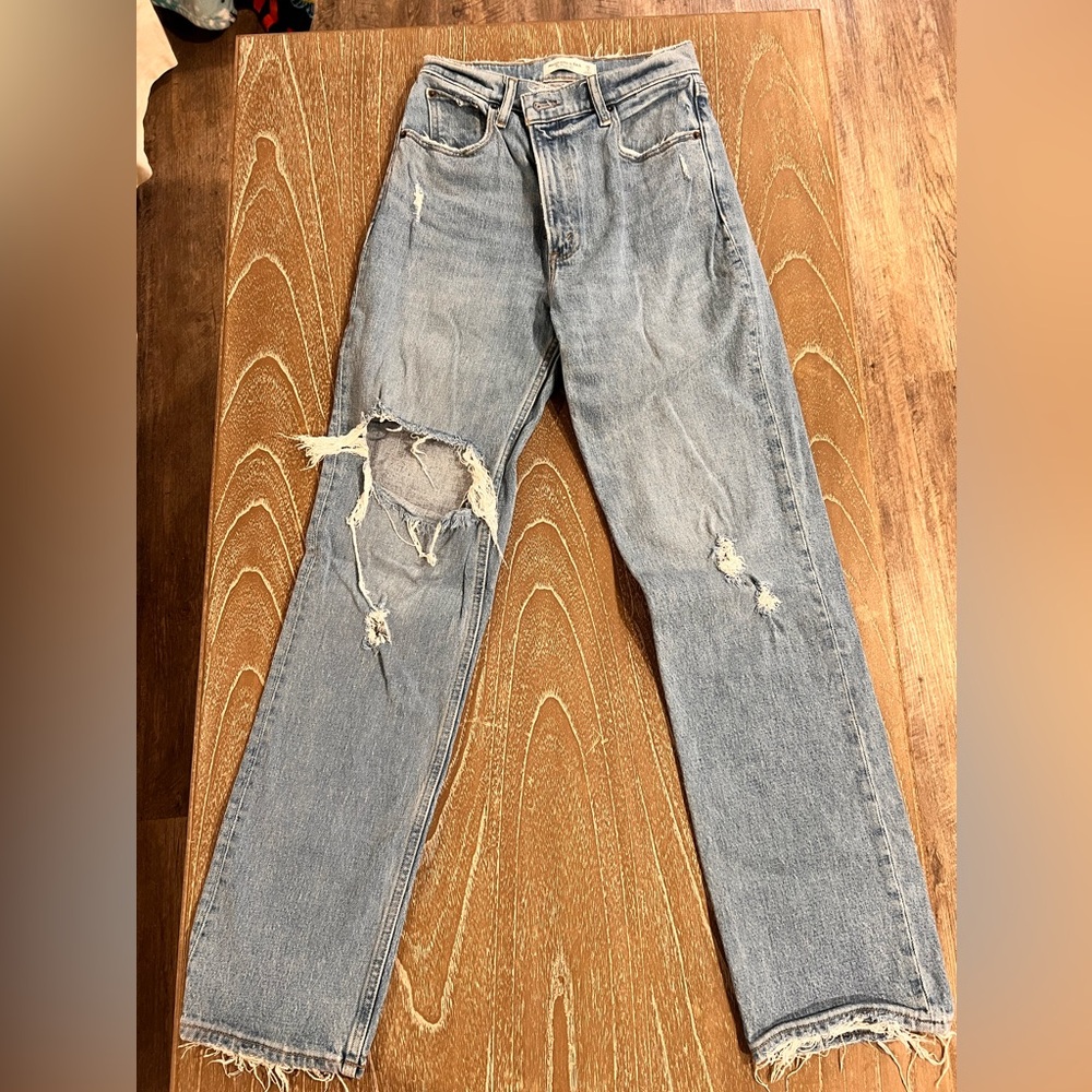 Abercrombie & Fitch 90s Straight Ultra High Rise Jeans Size 26 (2R) Distressed
